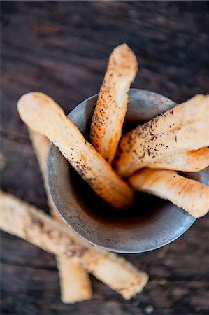 snacking - Poppy seed breadsticks in a metal container (view from above) Stock Photo - Premium Royalty-Free, Code: 659-07599095