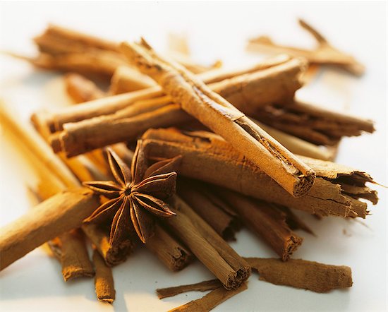 Cinnamon sticks and star anise Foto de stock - Sin royalties Premium, Código de la imagen: 659-07599110