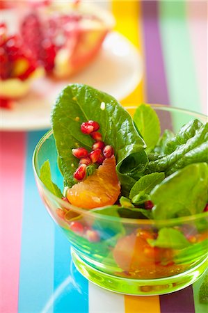 Spinach salad with grapefruit and pomegranate seeds Stockbilder - Premium RF Lizenzfrei, Bildnummer: 659-07599148