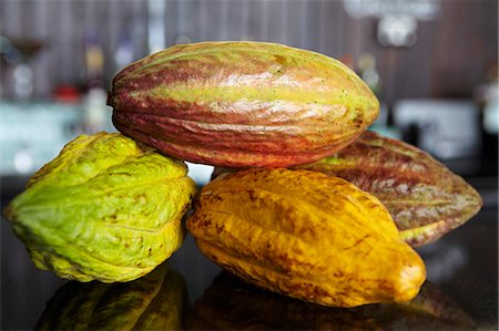 Several cocoa beans in a halle Photographie de stock - Premium Libres de Droits, Code: 659-07599189