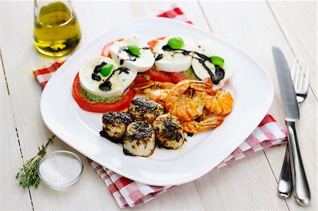 simsearch:700-07204004,k - Scallops (with blackening spice) + Prawns with Caprese Salad and Green Pesto Stock Photo - Premium Royalty-Free, Code: 659-07599254