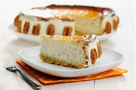 quark gateau - Southern Pecan Cheese Cake, selective focus Stock Photo - Premium Royalty-Free, Code: 659-07599255