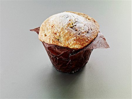 simsearch:659-07599321,k - A muffin in baking parchment Stock Photo - Premium Royalty-Free, Code: 659-07599325