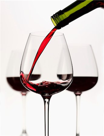 simsearch:659-06903934,k - Red wine being poured Photographie de stock - Premium Libres de Droits, Code: 659-07599341