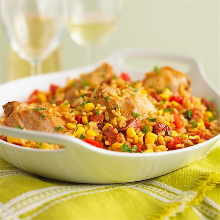 Chicken with rice, chorizo, sweetcorn and peppers (Spain) Photographie de stock - Premium Libres de Droits, Code: 659-07599363