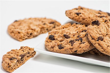 simsearch:659-07739299,k - Chocolate chip cookies Foto de stock - Sin royalties Premium, Código: 659-07609584