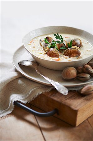 Clam chowder made with creme, carrots, celery, potatoes, clams, parsley. Stock Photo - Premium Royalty-Free, Code: 659-07609589