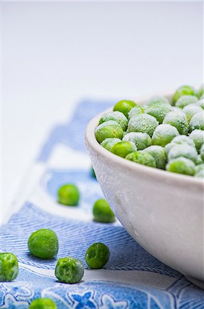 frozen food - Fresh peas in a bowl Foto de stock - Sin royalties Premium, Código: 659-07609582