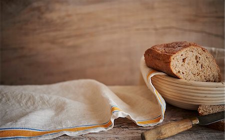 rustic bread - Fresh Artisan Bread on wooden surface with cloth Foto de stock - Sin royalties Premium, Código: 659-07609592