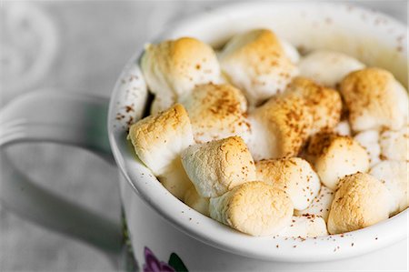 Hot chocolate with marshmallows Foto de stock - Sin royalties Premium, Código: 659-07609609