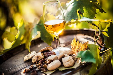 Passito di Pantelleria (dessert wine, Italy) Stock Photo - Premium Royalty-Free, Code: 659-07609643