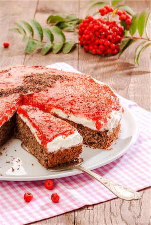Spice cake with rowanberry glaze Stock Photo - Premium Royalty-Free, Code: 659-07609712