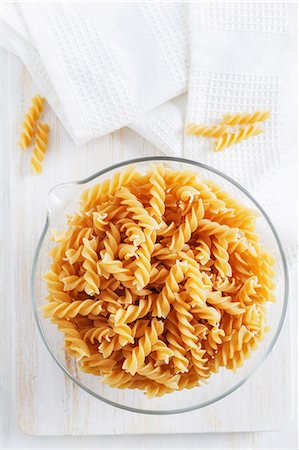 raw pasta photography - Wholemeal fusilli in a measuring jug (view from above) Stock Photo - Premium Royalty-Free, Code: 659-07609886