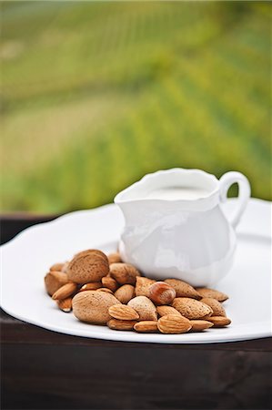 simsearch:659-06495387,k - Assorted nuts and a jug of milk on a wooden table Photographie de stock - Premium Libres de Droits, Code: 659-07609911