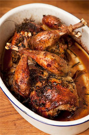 simsearch:659-01844478,k - Roast pheasant in an oven dish Photographie de stock - Premium Libres de Droits, Code: 659-07609949