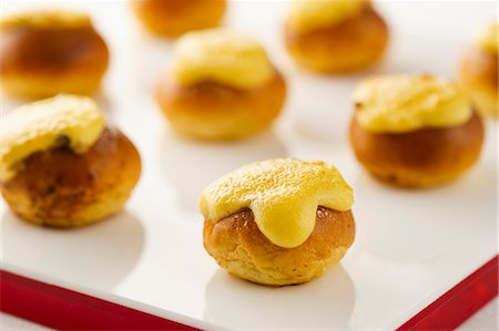 simsearch:659-08905190,k - Gratinated mini brioches Stock Photo - Premium Royalty-Free, Code: 659-07609987