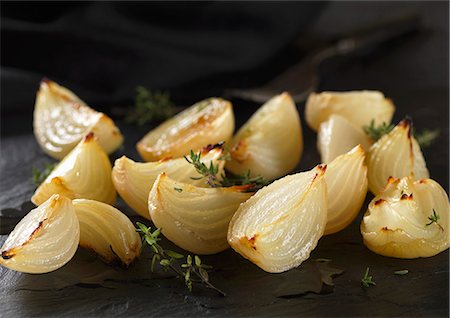 roasted - cippolini onions roasted with thyme Stock Photo - Premium Royalty-Free, Code: 659-07609996