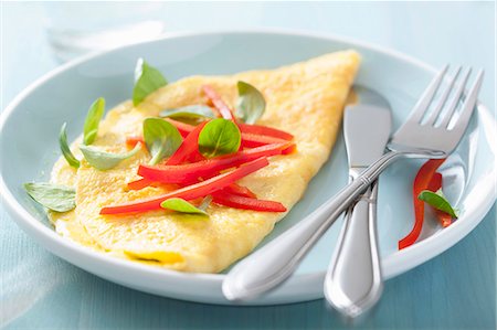 simsearch:659-07958905,k - An omelette with pepper and basil Stockbilder - Premium RF Lizenzfrei, Bildnummer: 659-07610016