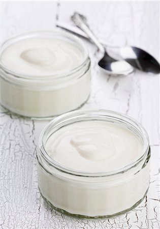 Natural yogurt in jars on a white wooden table Stock Photo - Premium Royalty-Free, Code: 659-07610041