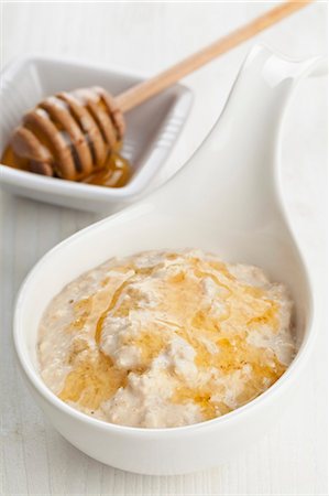 farinha de aveia - Porridge with honey Foto de stock - Royalty Free Premium, Número: 659-07610054