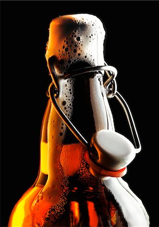 Beer foaming out of a bottle Stock Photo - Premium Royalty-Free, Code: 659-07610065