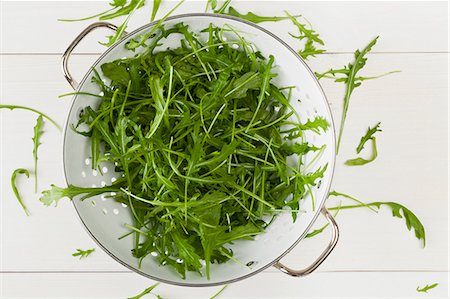 rucola - Rocket in a colander Foto de stock - Sin royalties Premium, Código: 659-07610061