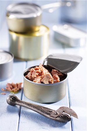 simsearch:659-06153435,k - A tin of tuna Stock Photo - Premium Royalty-Free, Code: 659-07610164