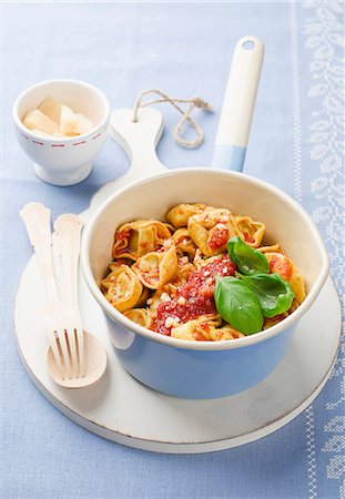 simsearch:659-03536275,k - Tortellini with tomato sauce, basil and Parmesan Stock Photo - Premium Royalty-Free, Code: 659-07610170