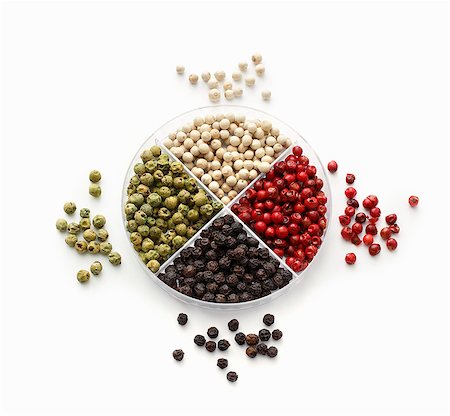 poivron vert - Bowl of Multi-Colored Peppercorns; Close Up Photographie de stock - Premium Libres de Droits, Code: 659-07610186