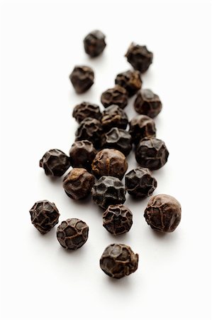 simsearch:659-07598100,k - Black peppercorns (close-up) Foto de stock - Sin royalties Premium, Código: 659-07610190