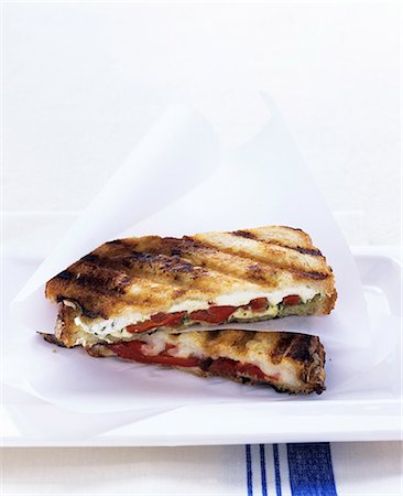 simsearch:659-07026899,k - Toasted mozzarella sandwiches Stock Photo - Premium Royalty-Free, Code: 659-07610237