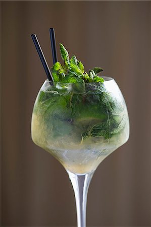 simsearch:659-06154187,k - Mojito with fresh mint Stock Photo - Premium Royalty-Free, Code: 659-07610276