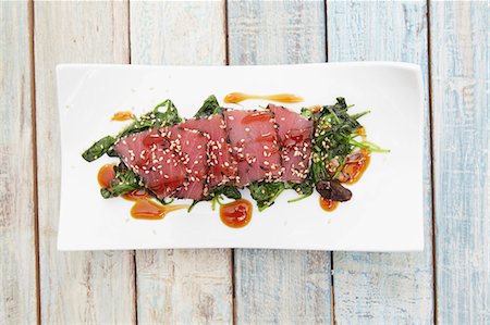 simsearch:659-08906096,k - Tuna sashimi with sesame on a bed of seaweed Stock Photo - Premium Royalty-Free, Code: 659-07610300