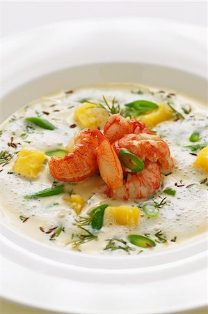 Sour cream soup with crayfish and green beans Fotografie stock - Premium Royalty-Free, Codice: 659-07610345