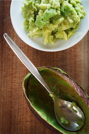 spread (large display of food) - Avocado spread and avocado peel Stock Photo - Premium Royalty-Free, Code: 659-07610382