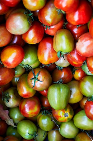 Red and green tomatoes Fotografie stock - Premium Royalty-Free, Codice: 659-07610394