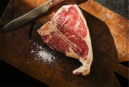 rustic food - Porterhouse steak on a board Stock Photo - Premium Royalty-Free, Code: 659-07738656