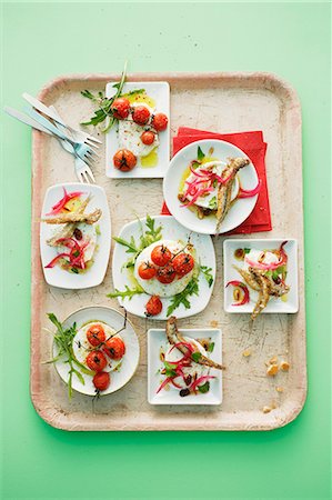 Two different mozzarella dishes on a tray Photographie de stock - Premium Libres de Droits, Code: 659-07738769