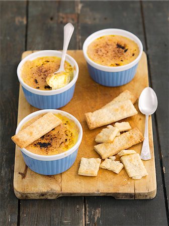 Crème brûlée with Camembert and horseradish Stock Photo - Premium Royalty-Free, Code: 659-07738827