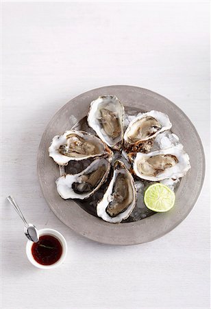 Fresh Oysters on Ice Stock Photo - Premium Royalty-Free, Code: 659-07738821