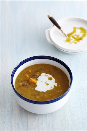 Lentil soup with pumpkin and sour cream Foto de stock - Sin royalties Premium, Código: 659-07738822