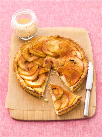 simsearch:659-06901855,k - Apple tart with cinnamon, sliced Stock Photo - Premium Royalty-Free, Code: 659-07738830