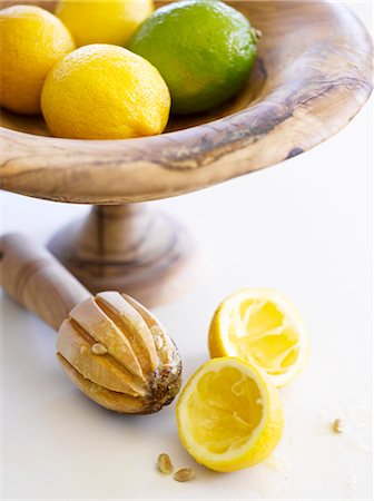 Lemons and limes, one juiced Stock Photo - Premium Royalty-Free, Code: 659-07738947