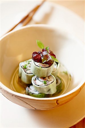 A bowl of maki sushi with shiso Stock Photo - Premium Royalty-Free, Code: 659-07738959