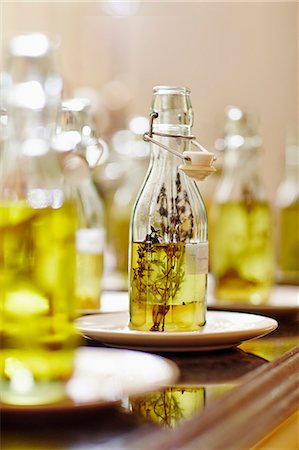 fat type - Various bottles of oil for tasting Stock Photo - Premium Royalty-Free, Code: 659-07738972