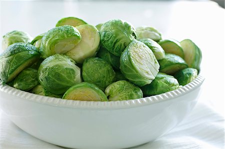 Steamed Brussels sprouts in a white bowl Stock Photo - Premium Royalty-Free, Code: 659-07739111