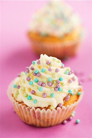 Cupcakes decorated with colourful sprinkles Stock Photo - Premium Royalty-Free, Code: 659-07739195