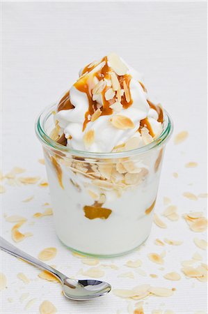 Frozen yogurt with slivered almonds and caramel sauce Stock Photo - Premium Royalty-Free, Code: 659-07739247