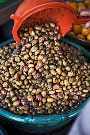 saumure - Fresh olives at a market in Essaouira, Morocco Photographie de stock - Premium Libres de Droits, Code: 659-07739243