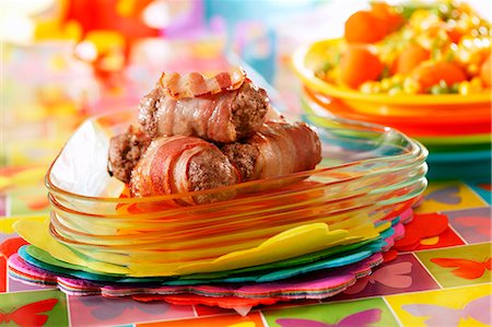 Minced meat and bacon rolls for a children's birthday party Stock Photo - Premium Royalty-Free, Code: 659-07739406